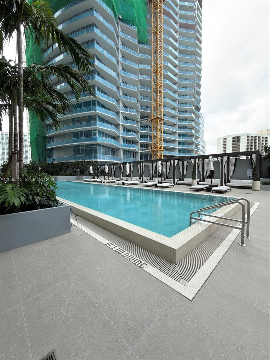 77 SE 5th St # 1602, Miami FL 33131 — 35