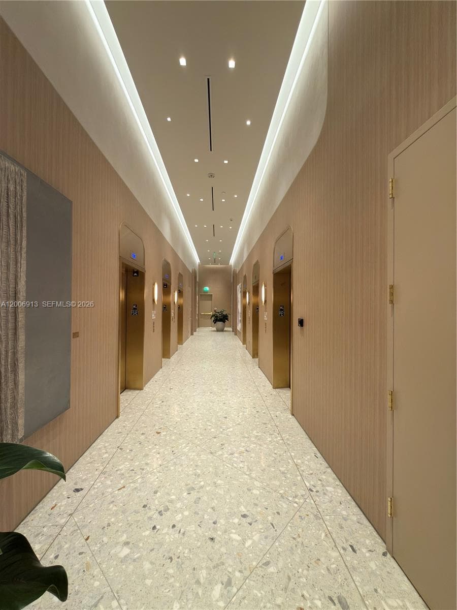 77 SE 5th St # 1602, Miami FL 33131 — 29
