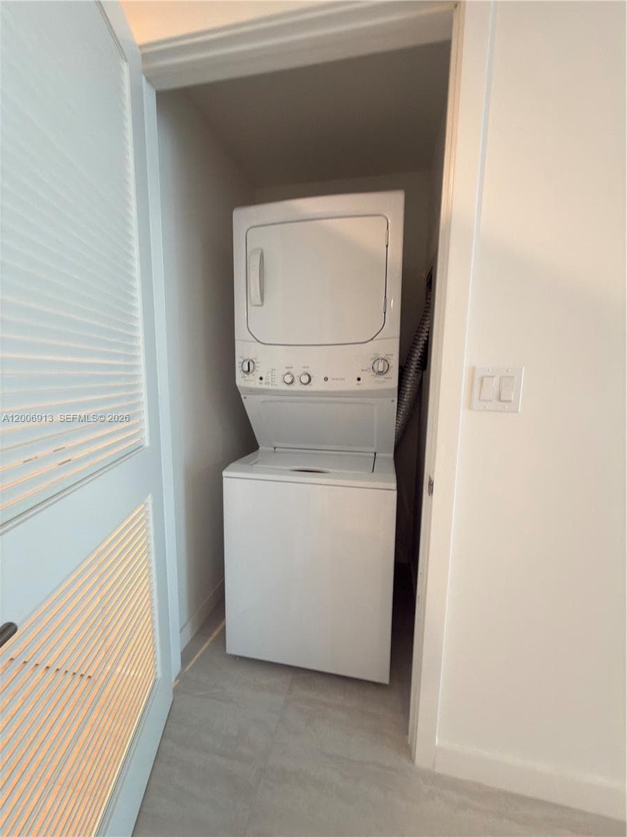 77 SE 5th St # 1602, Miami FL 33131 — 4