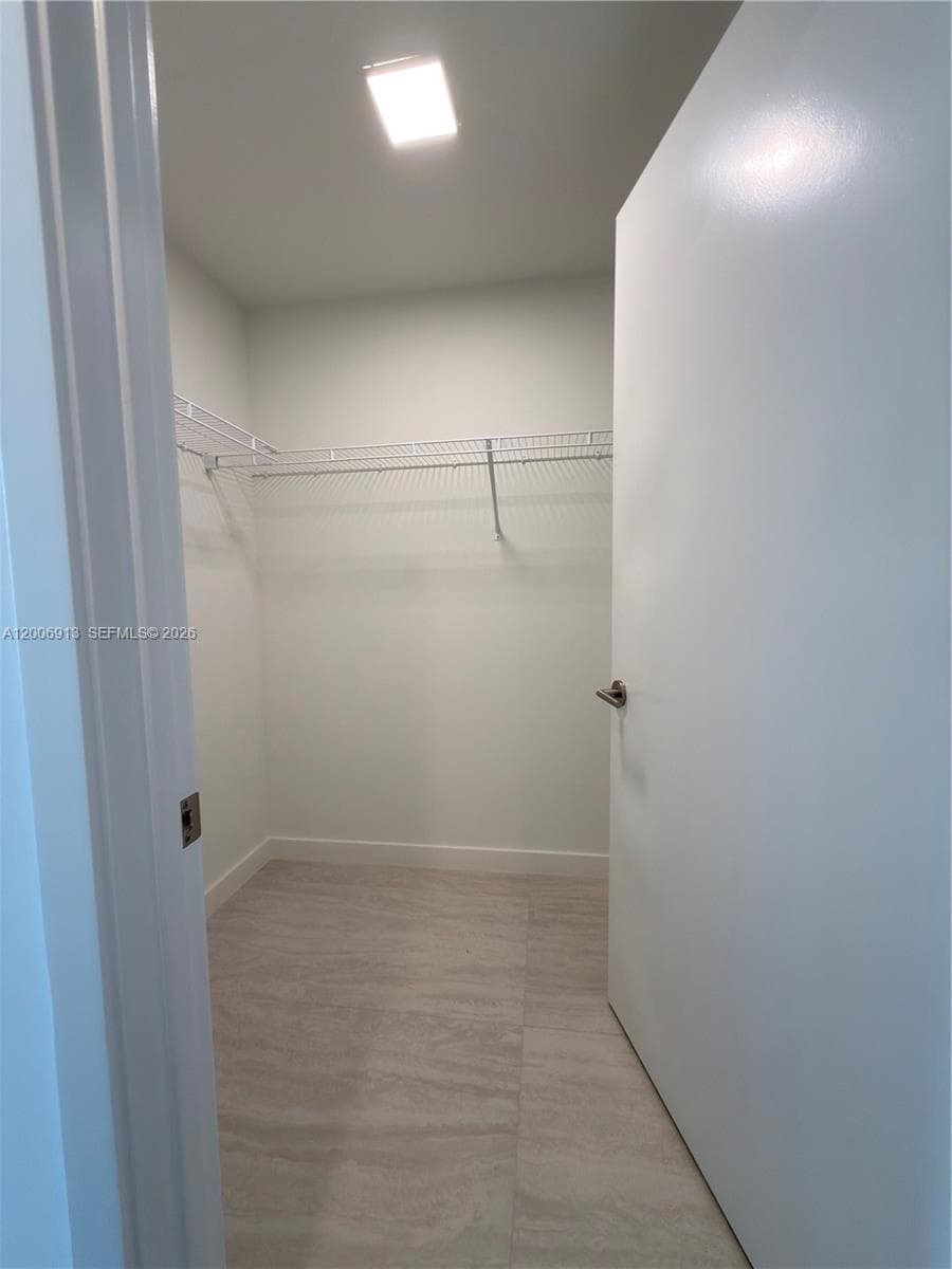 77 SE 5th St # 1602, Miami FL 33131 — 8