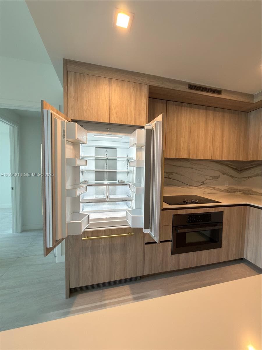 77 SE 5th St # 1602, Miami FL 33131 — 21