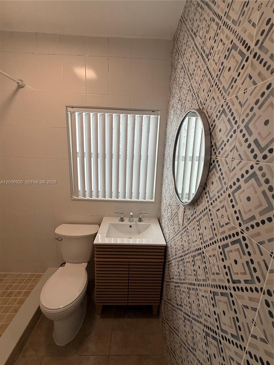 2816 Pine Tree Dr # 2, Miami Beach FL 33140 — 2