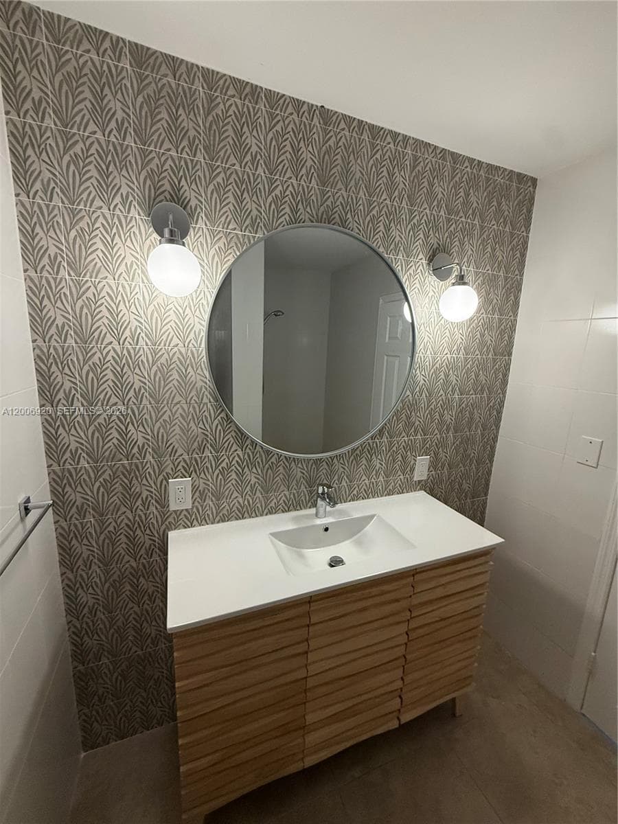 2816 Pine Tree Dr # 2, Miami Beach FL 33140 — 6