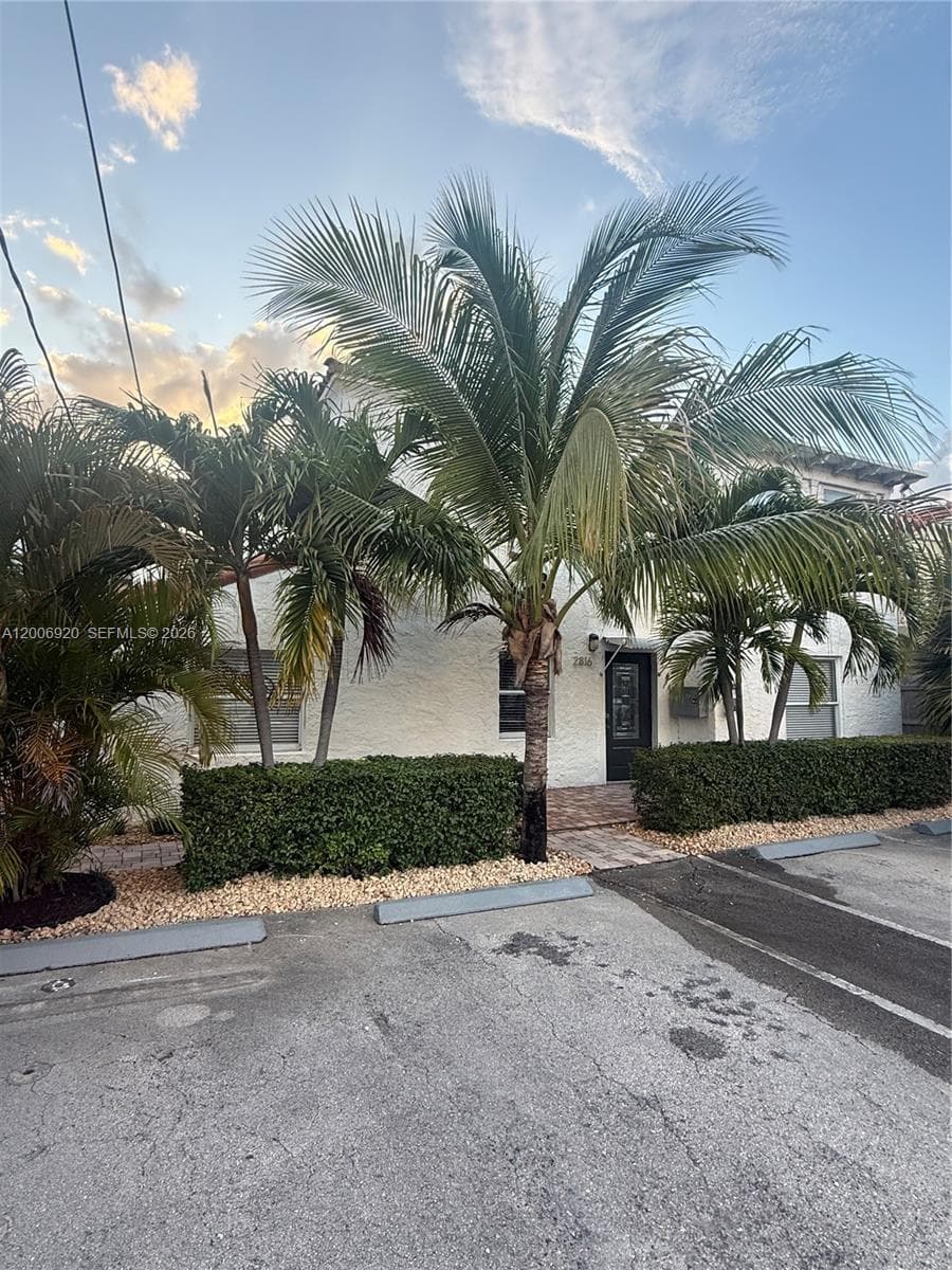 2816 Pine Tree Dr # 2, Miami Beach FL 33140 — 1