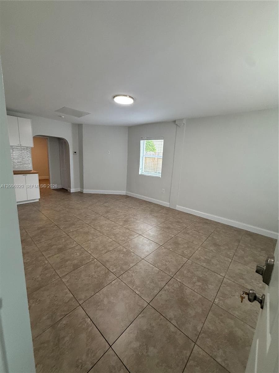 2816 Pine Tree Dr # 2, Miami Beach FL 33140 — 14