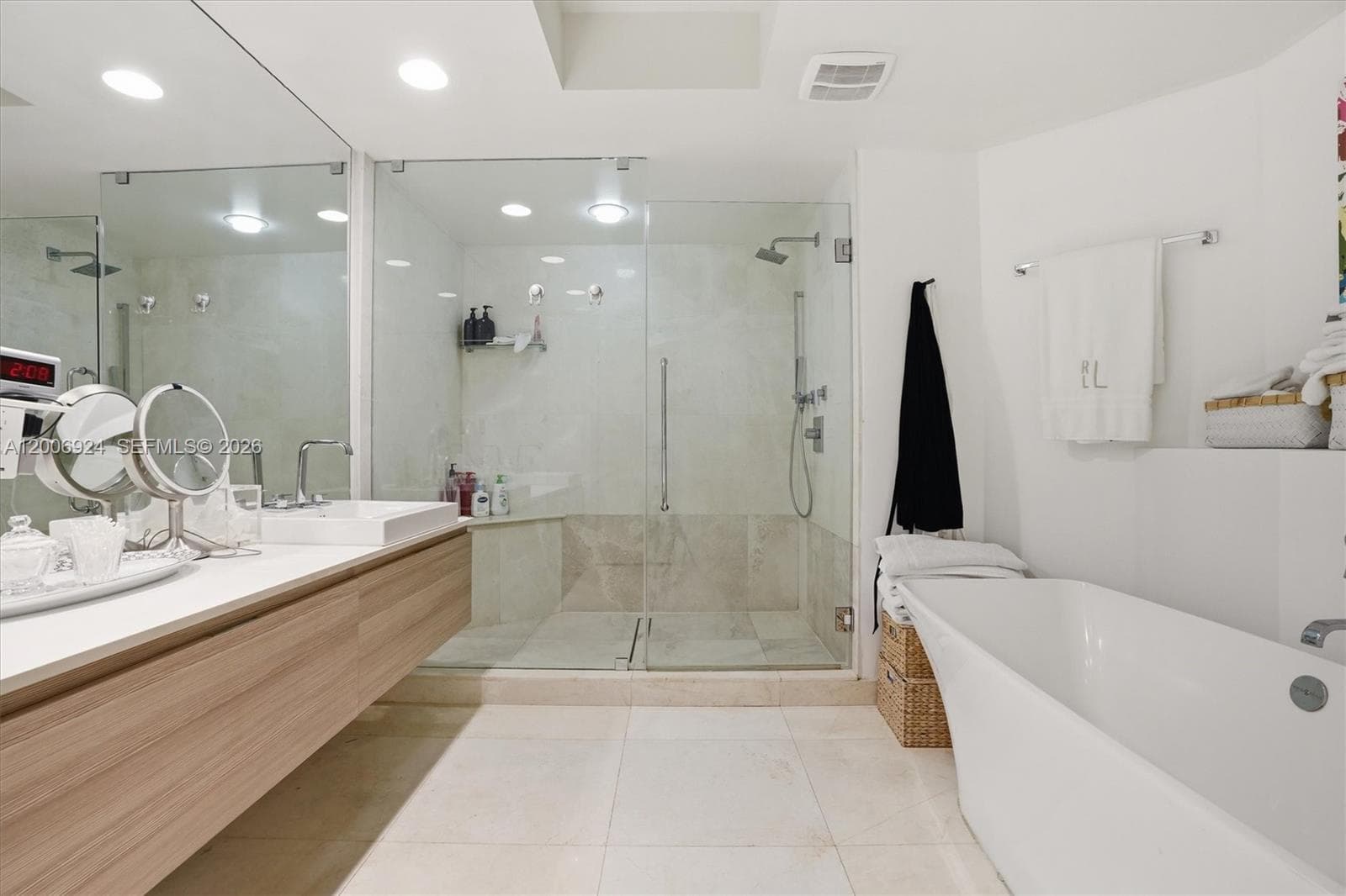 17301 Biscayne Blvd # 1905, North Miami Beach FL 33160 — 26