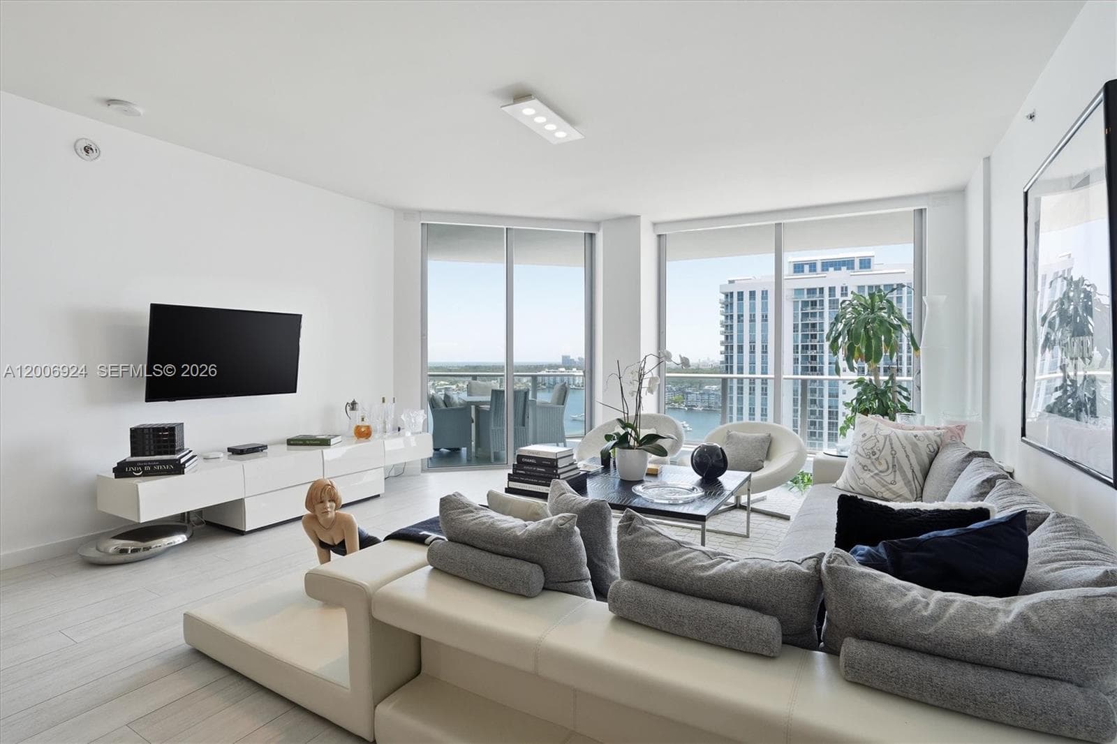 17301 Biscayne Blvd # 1905, North Miami Beach FL 33160 — 5