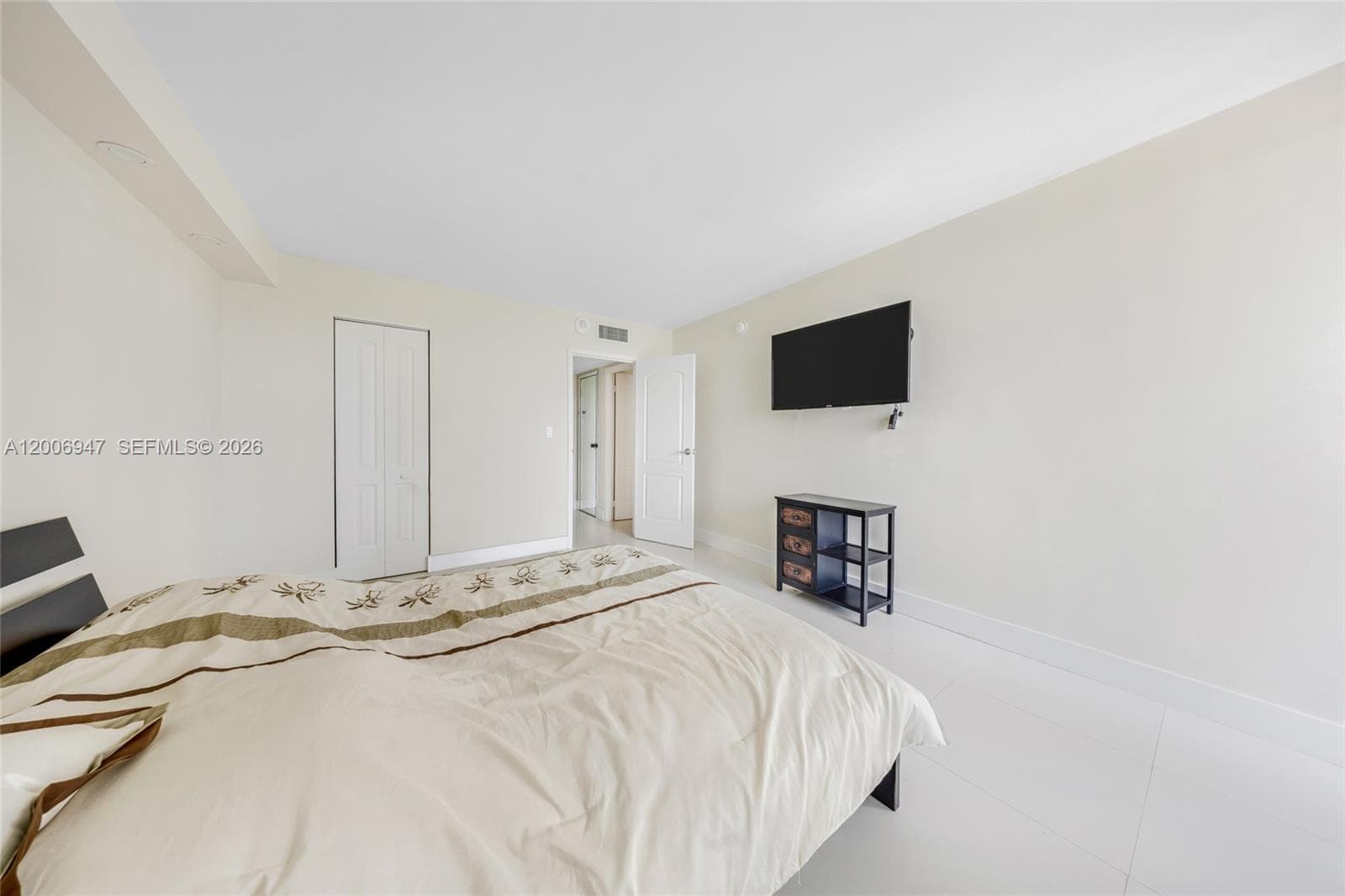 100 Bayview Dr # 606, Sunny Isles Beach FL 33160 — 17