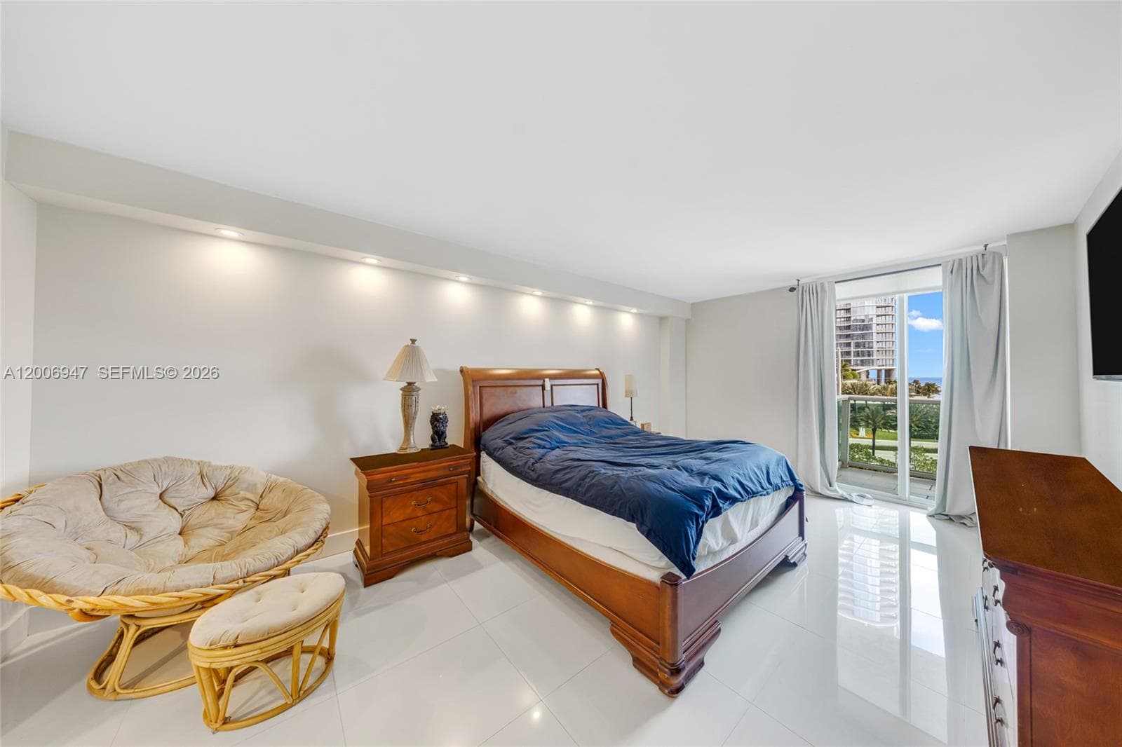 100 Bayview Dr # 606, Sunny Isles Beach FL 33160 — 18