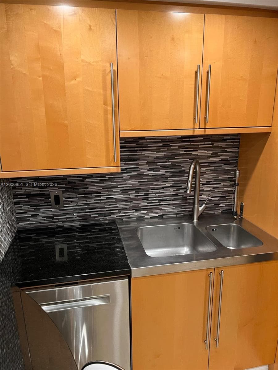 6365 Collins Ave # 906, Miami Beach FL 33141 — 9