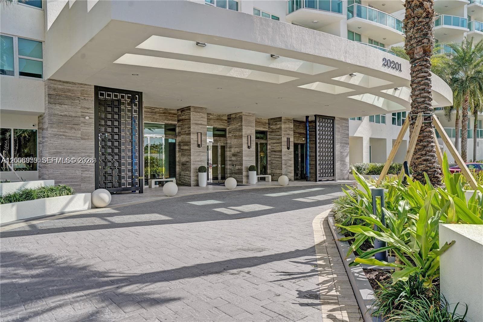 20201 E Country Club Dr # 1006, Aventura FL 33180 — 2