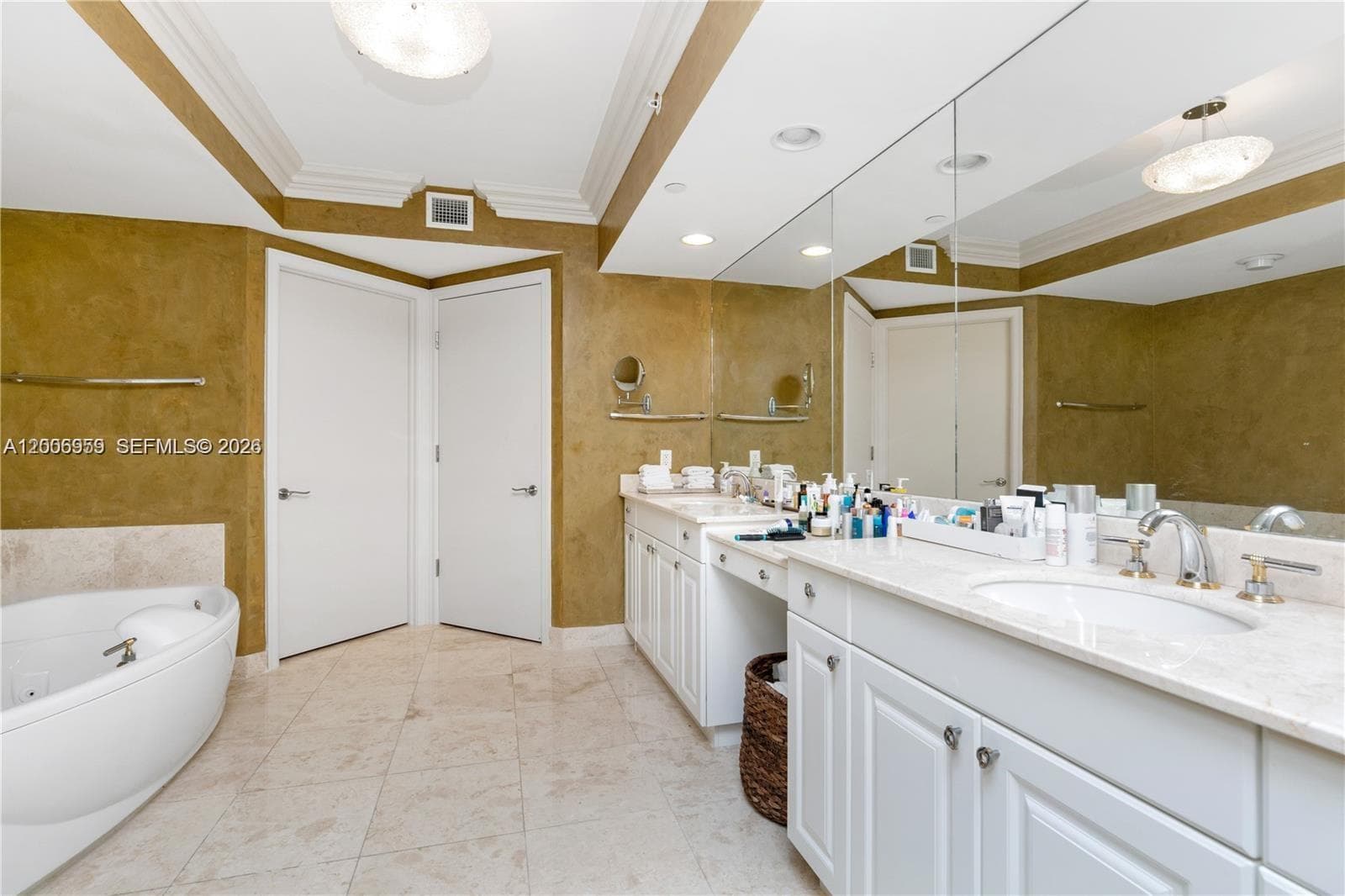 20201 E Country Club Dr # 1006, Aventura FL 33180 — 18