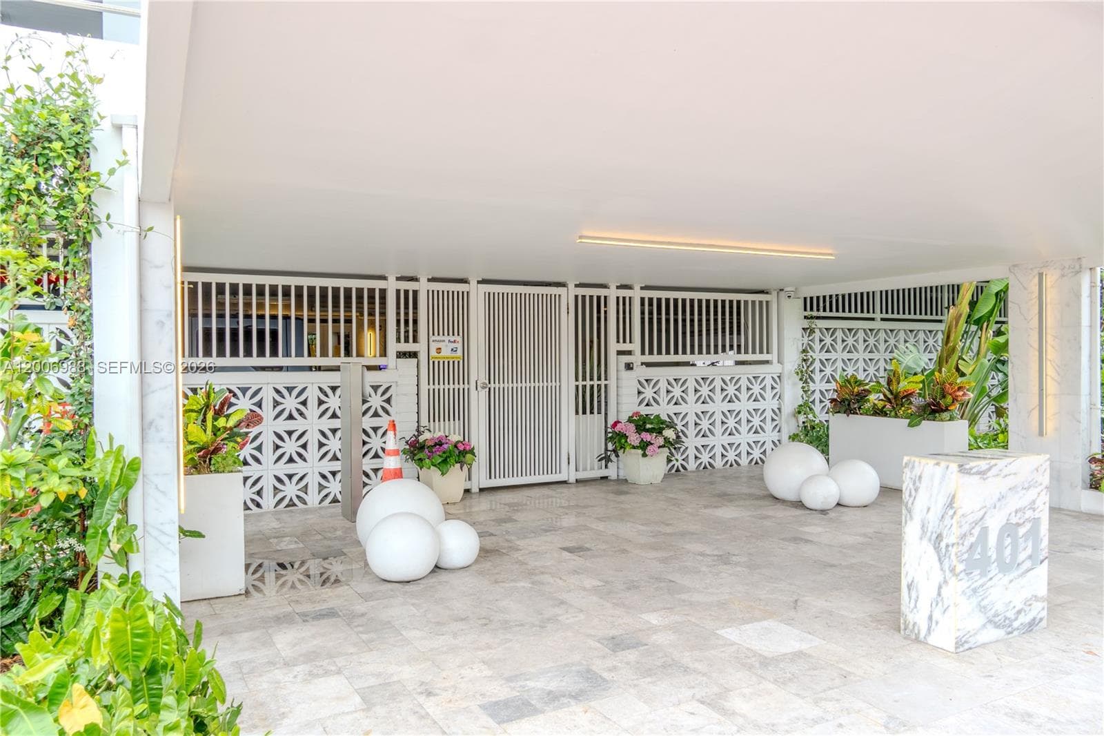 401 Ocean Dr # 222, Miami Beach FL 33139 — 33