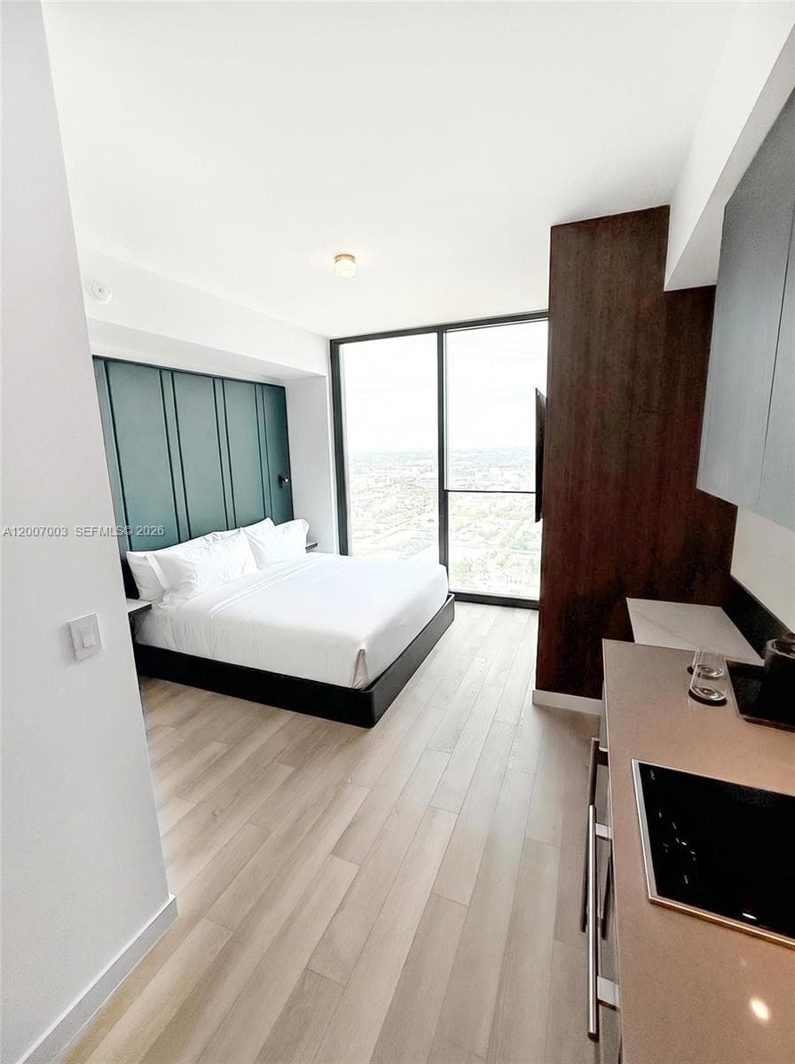 20 NE 11th St # 4202, Miami FL 33132 — 10