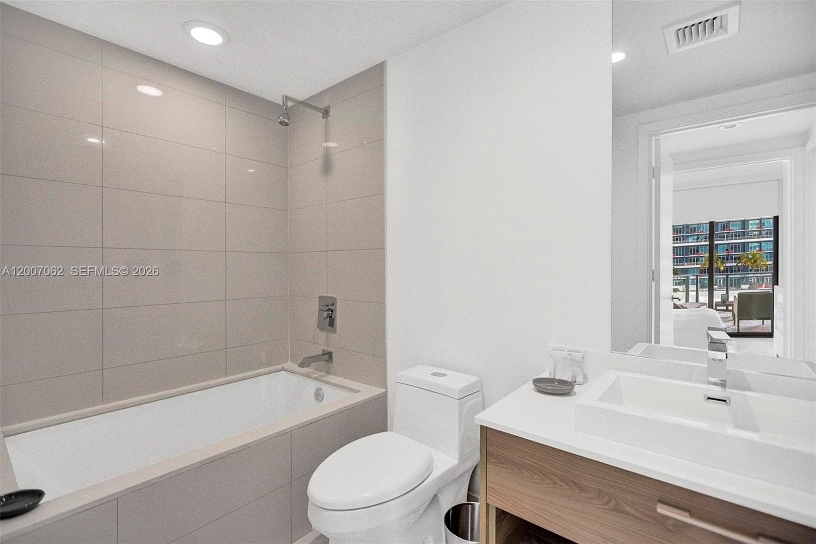 1300 S Miami Ave # 1407, Miami FL 33130 — 7