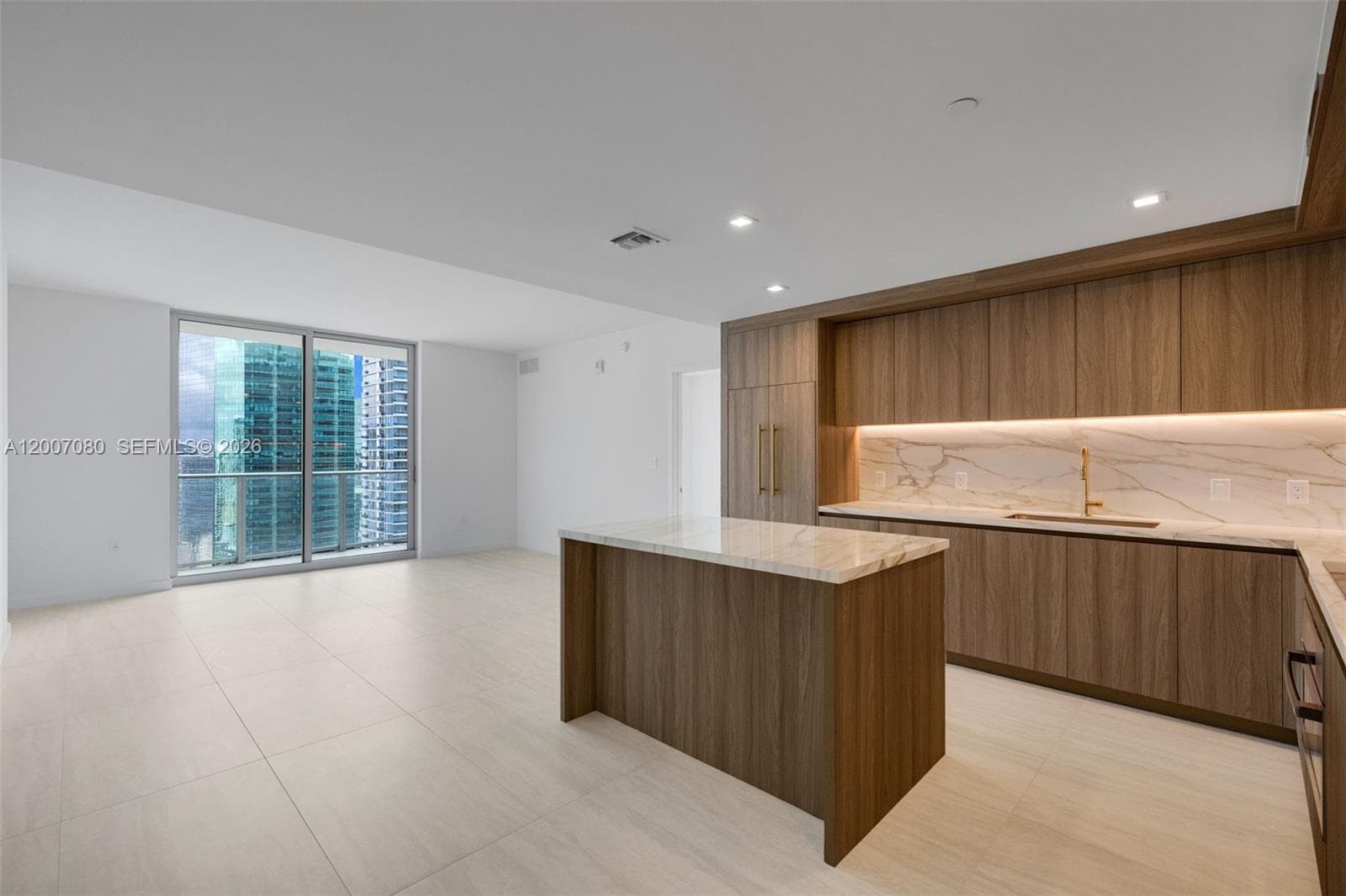 77 SE 5th St, Miami FL 33131 — 17
