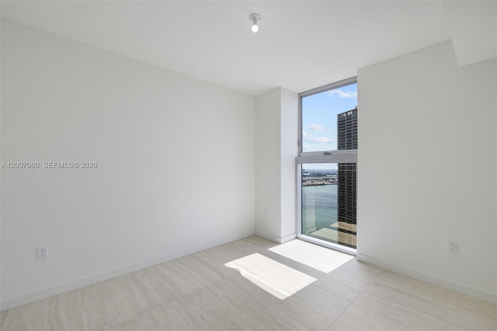 77 SE 5th St, Miami FL 33131 — 26