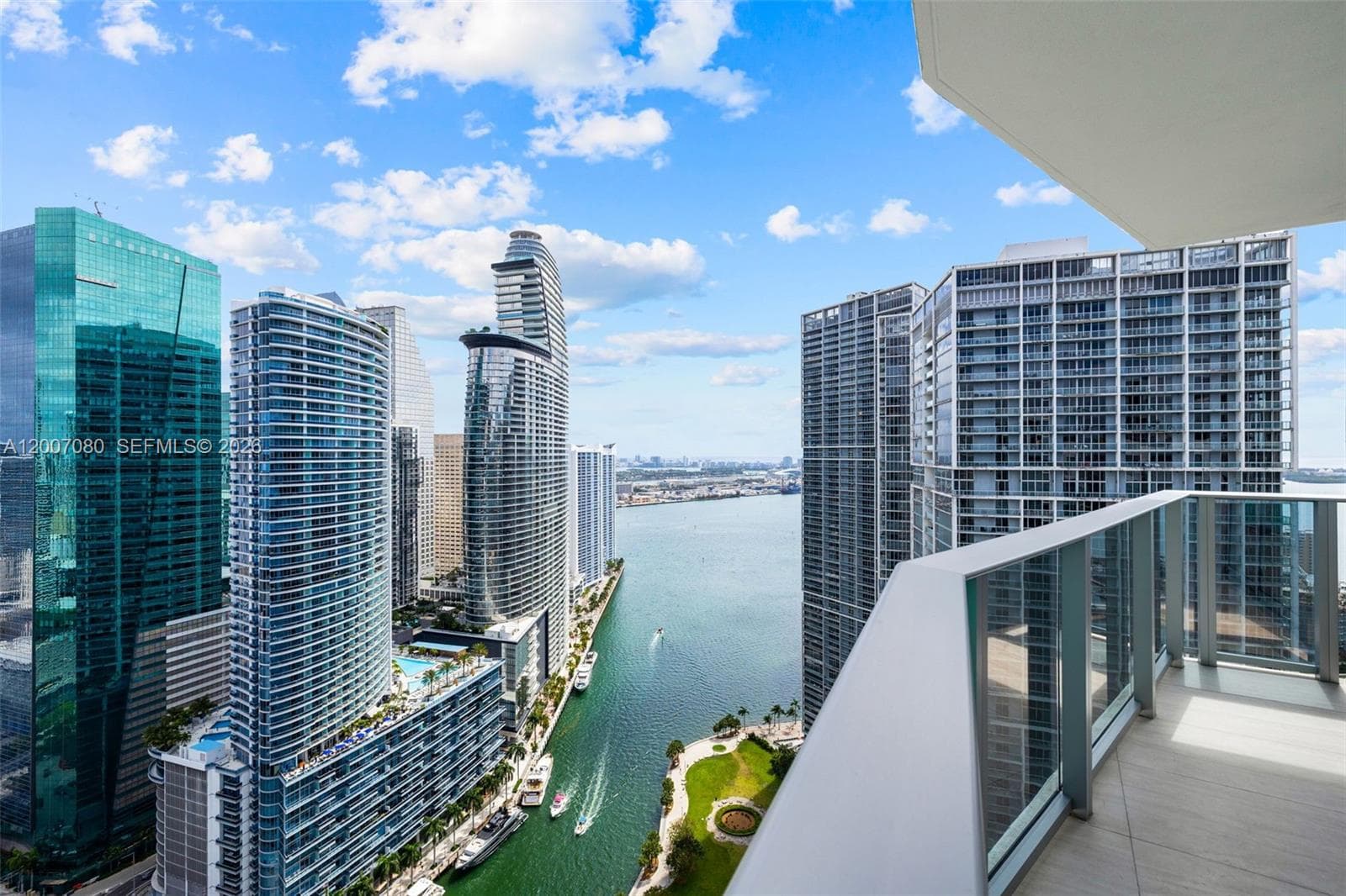 77 SE 5th St, Miami FL 33131 — 1