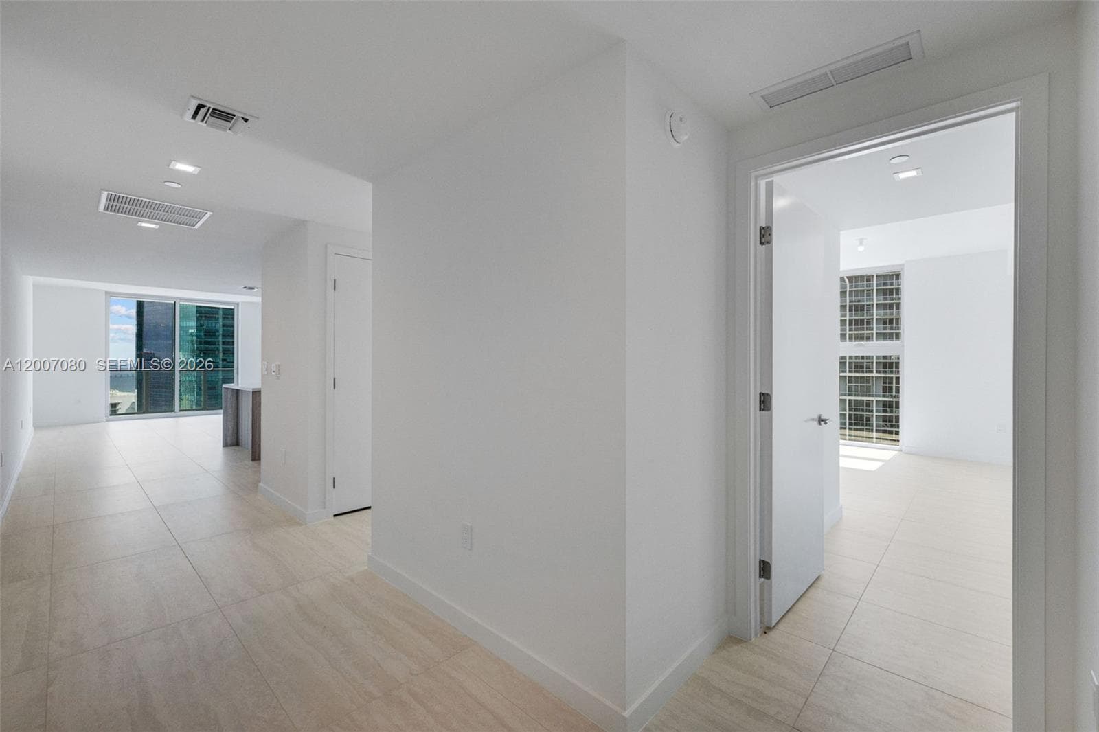 77 SE 5th St, Miami FL 33131 — 28