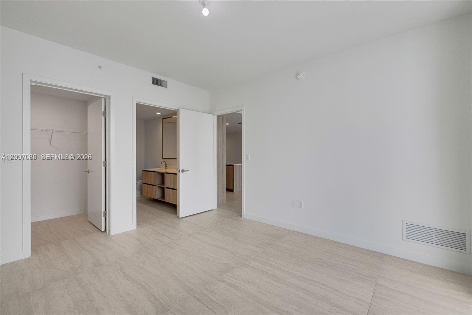 77 SE 5th St, Miami FL 33131 — 20