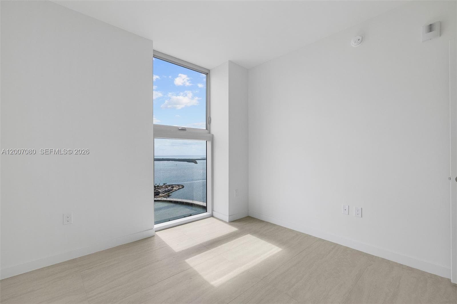 77 SE 5th St, Miami FL 33131 — 24