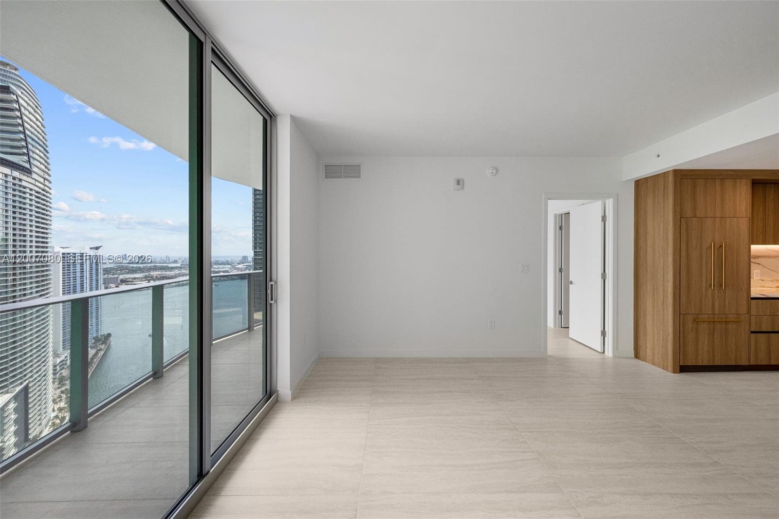 77 SE 5th St, Miami FL 33131 — 14