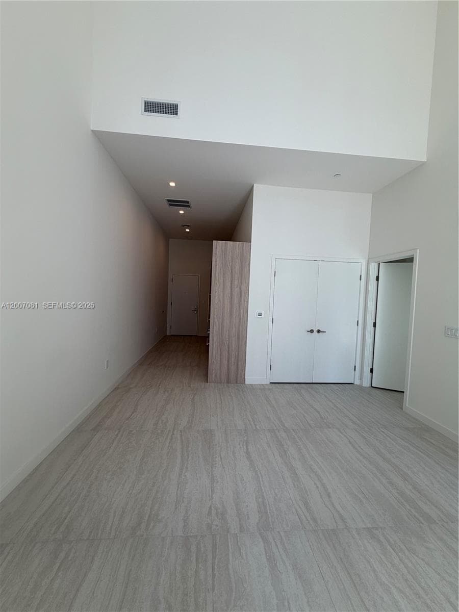 77 SE 5th Street # 1014, Miami FL 33131 — 23