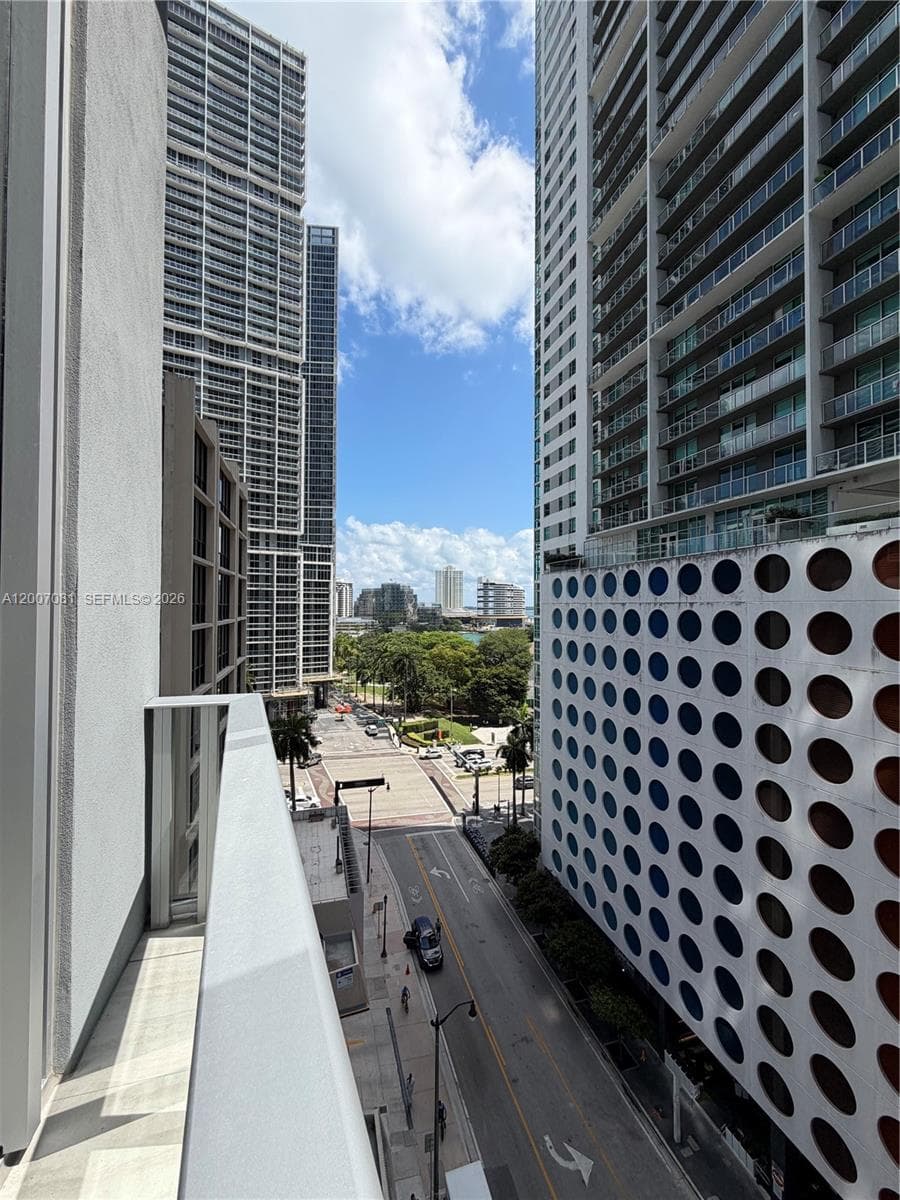 77 SE 5th Street # 1014, Miami FL 33131 — 27