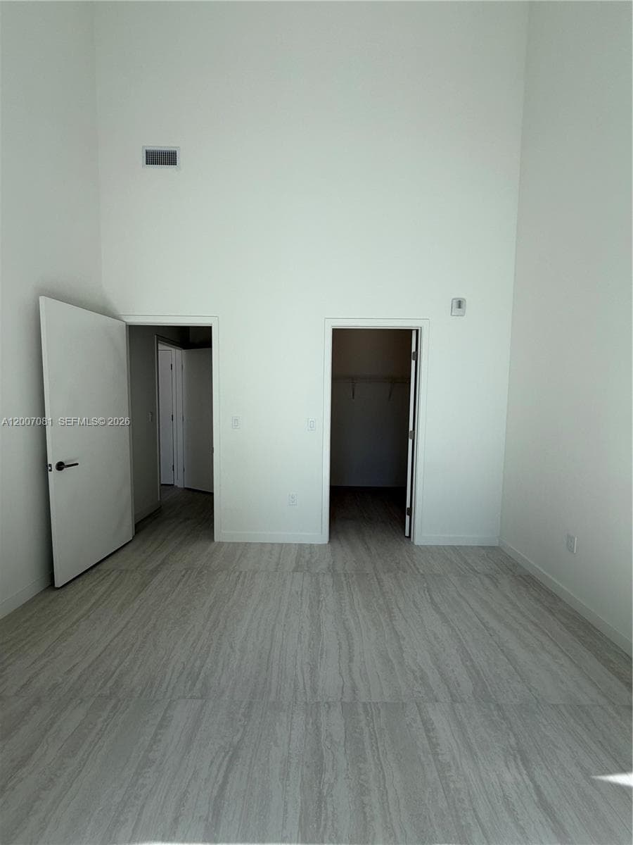 77 SE 5th Street # 1014, Miami FL 33131 — 26