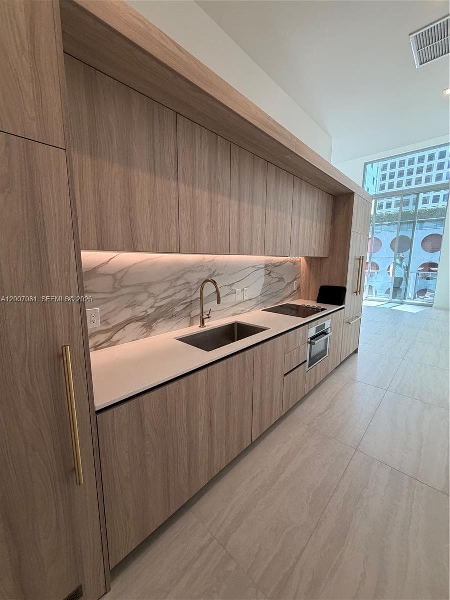 77 SE 5th Street # 1014, Miami FL 33131 — 21
