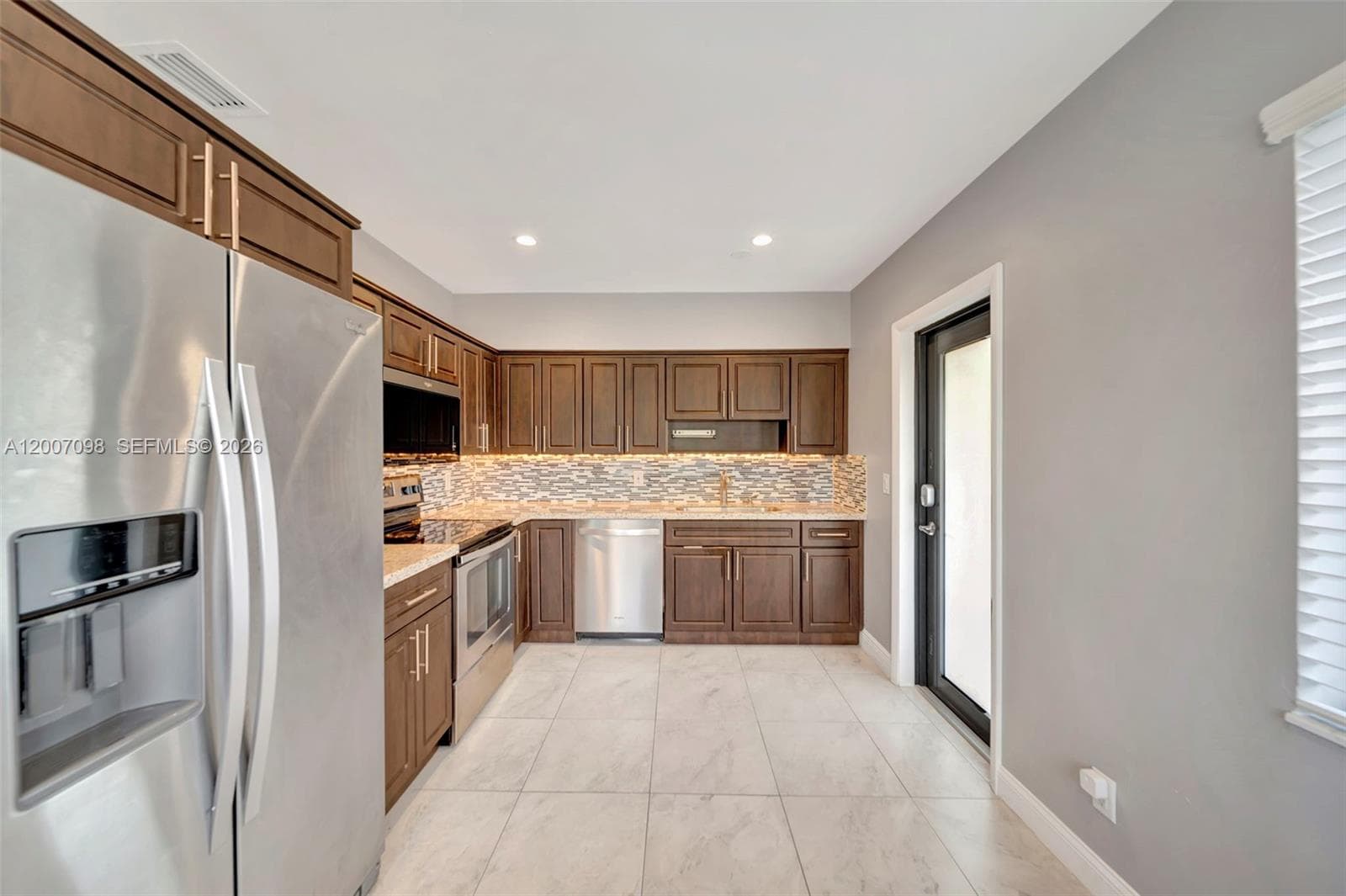 7470 SW 37th St, Miami FL 33155 — 7