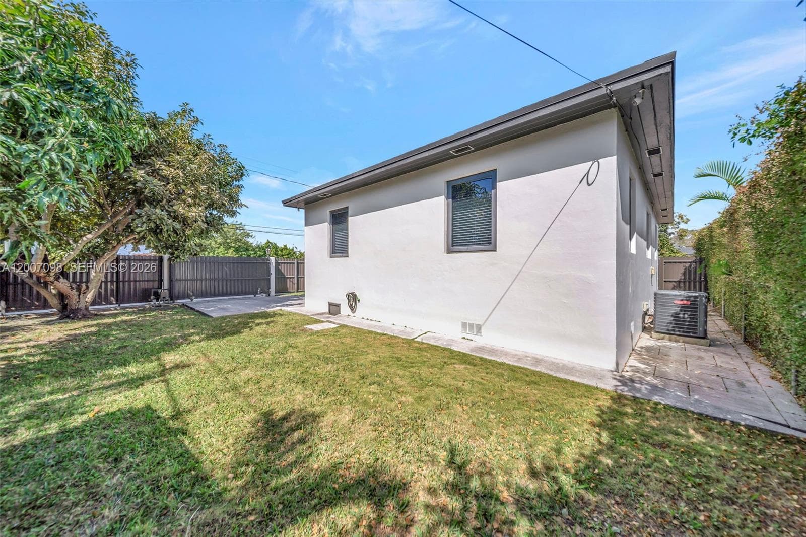 7470 SW 37th St, Miami FL 33155 — 36