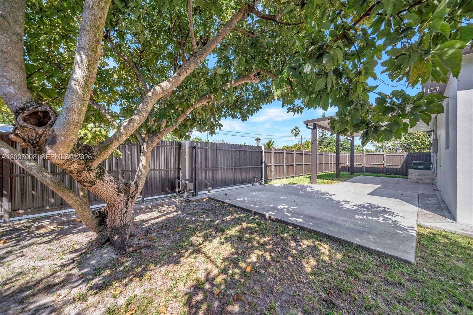 7470 SW 37th St, Miami FL 33155 — 35