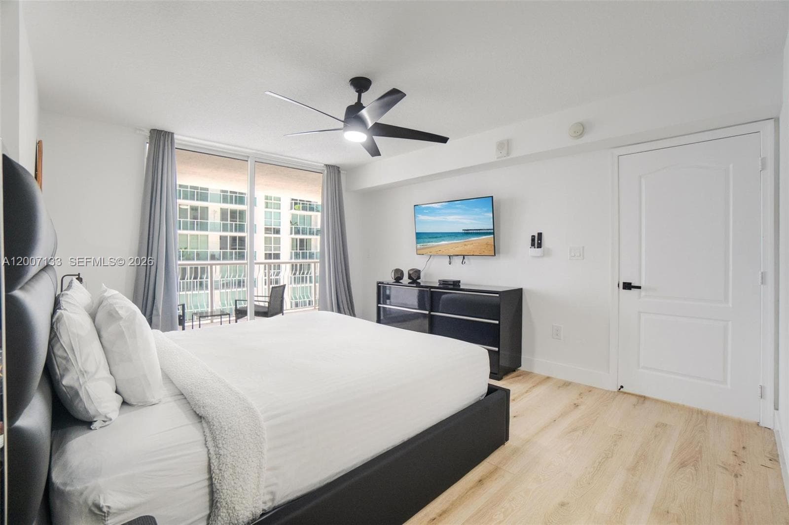 1200 Brickell Bay Dr # 1907, Miami FL 33131 — 28
