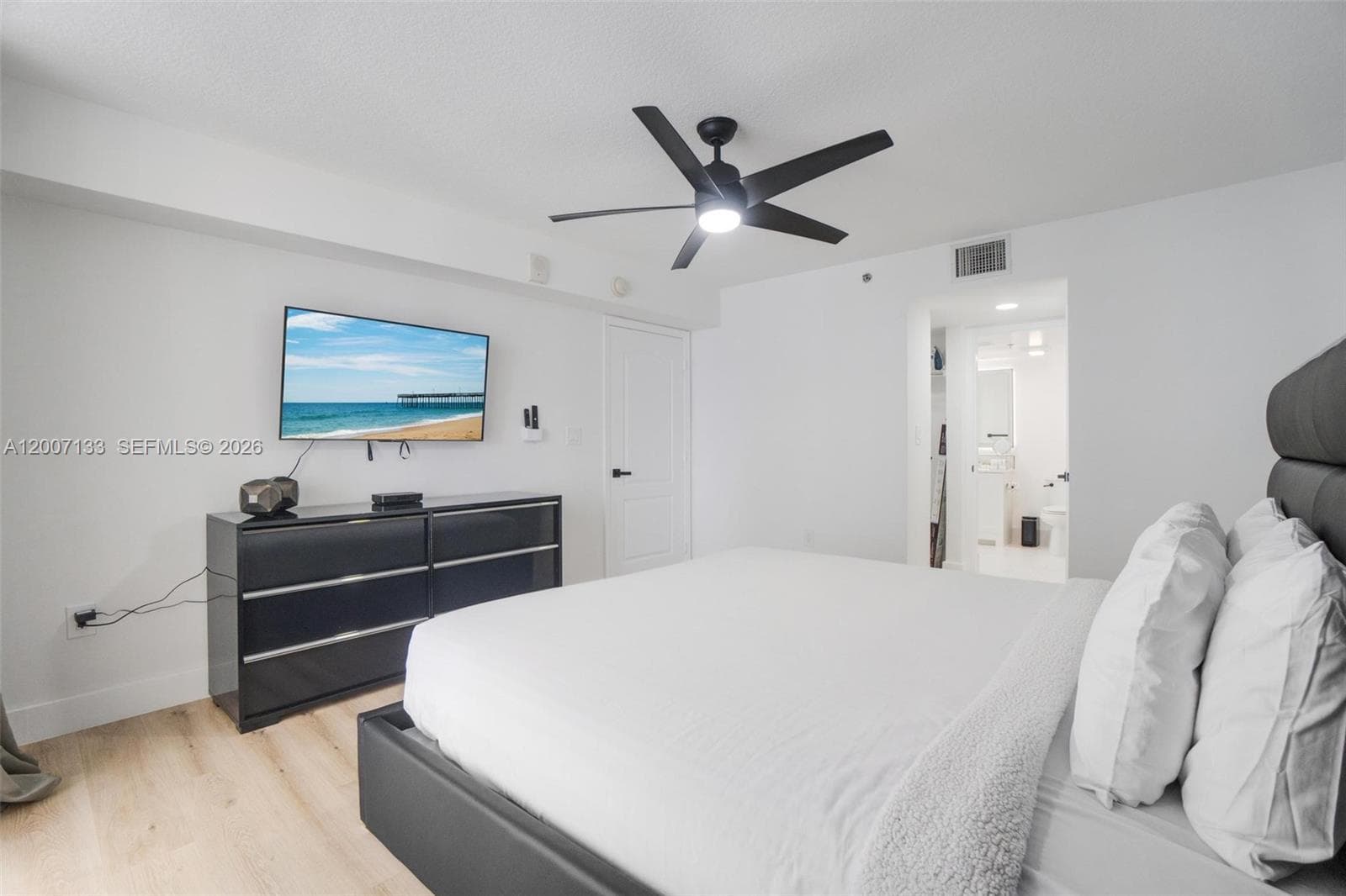 1200 Brickell Bay Dr # 1907, Miami FL 33131 — 30