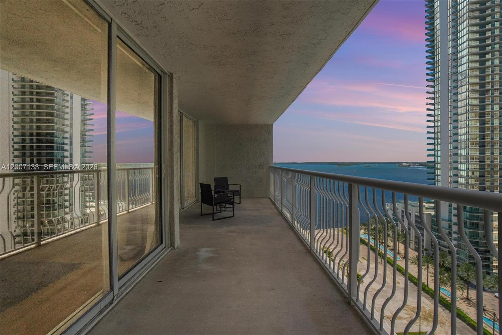 1200 Brickell Bay Dr # 1907, Miami FL 33131 — 33