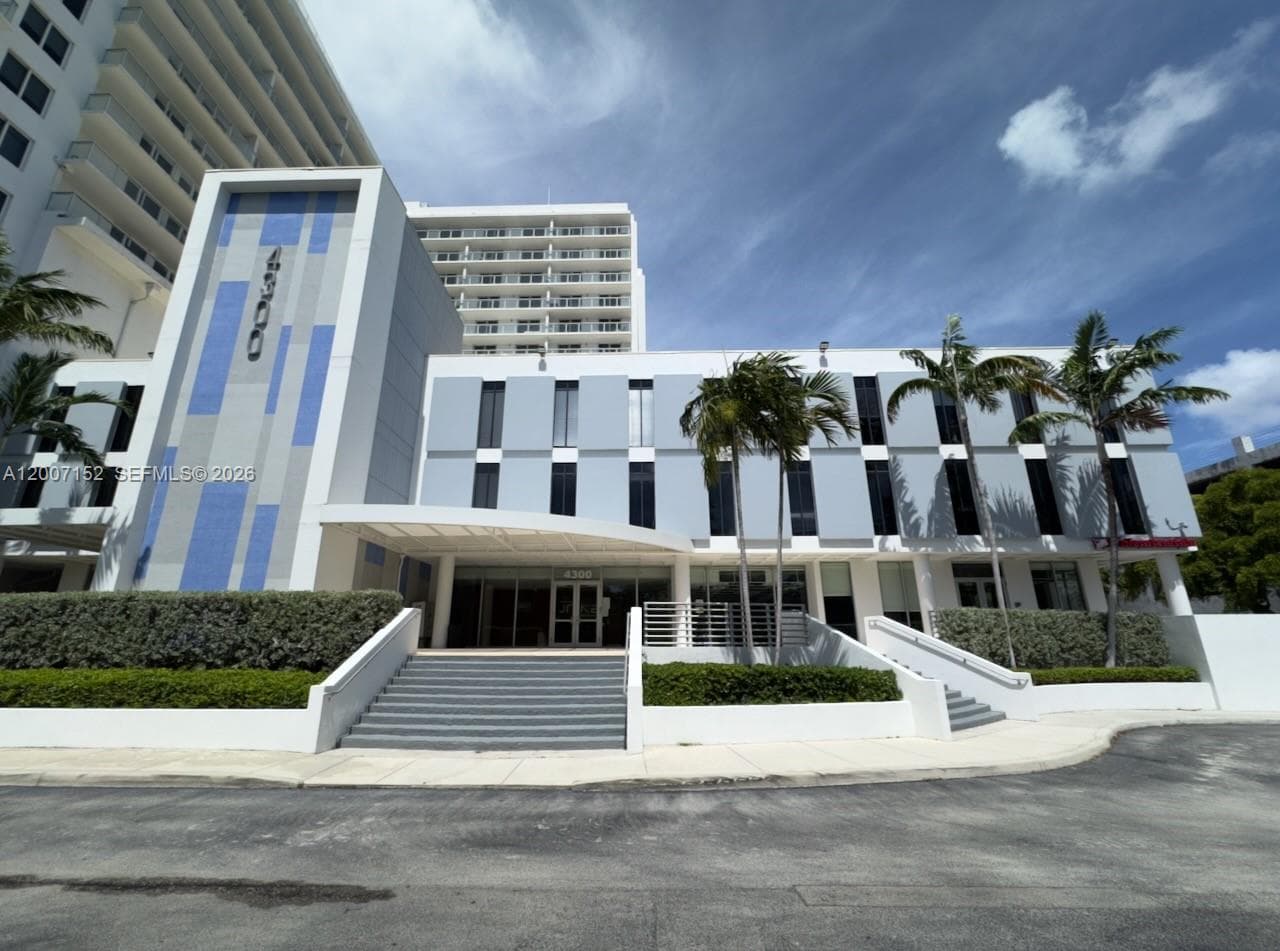 4300 Biscayne Blvd # 206, Miami FL 33137 — 1