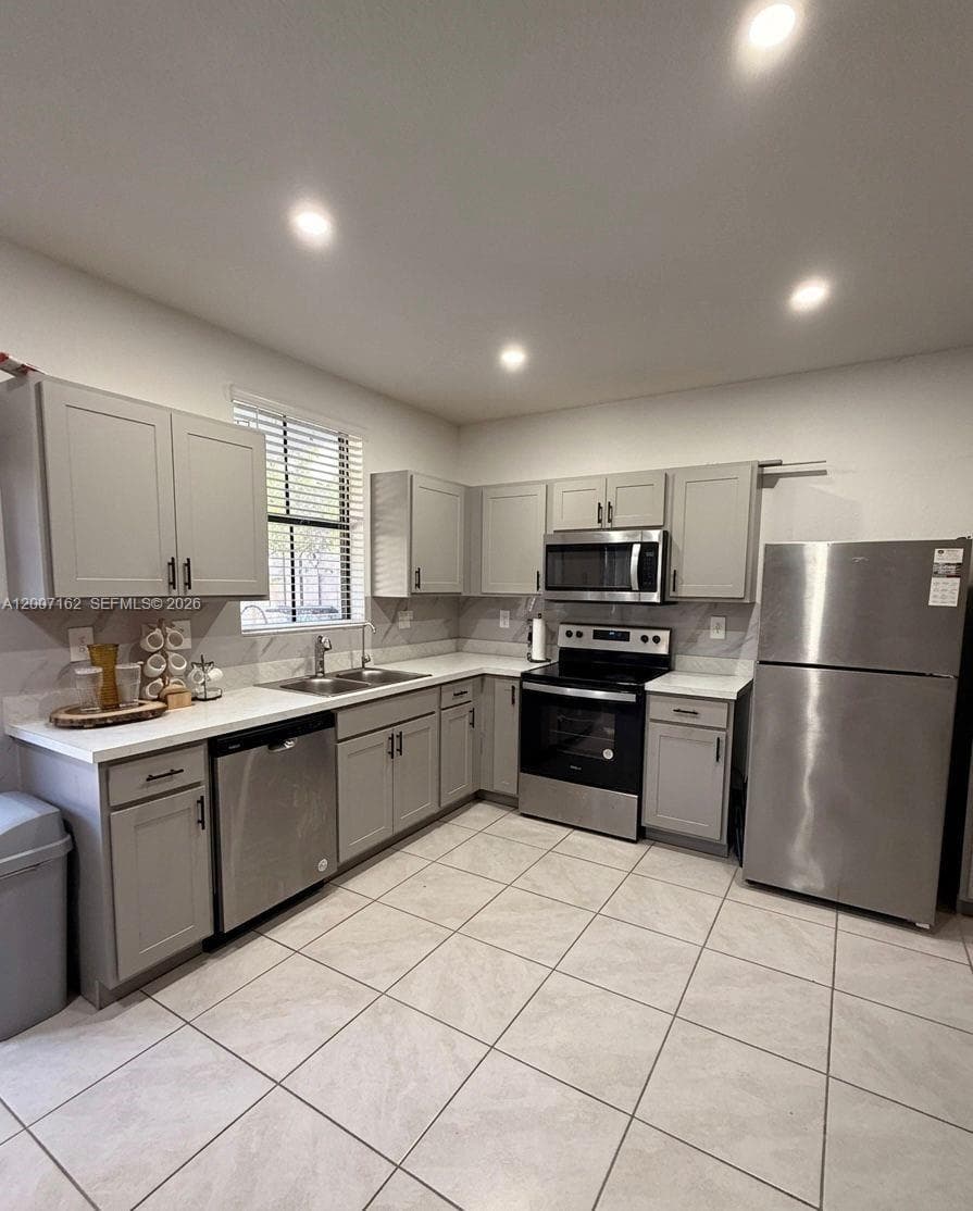 470 NE 12th St, Florida City FL 33034 — 2