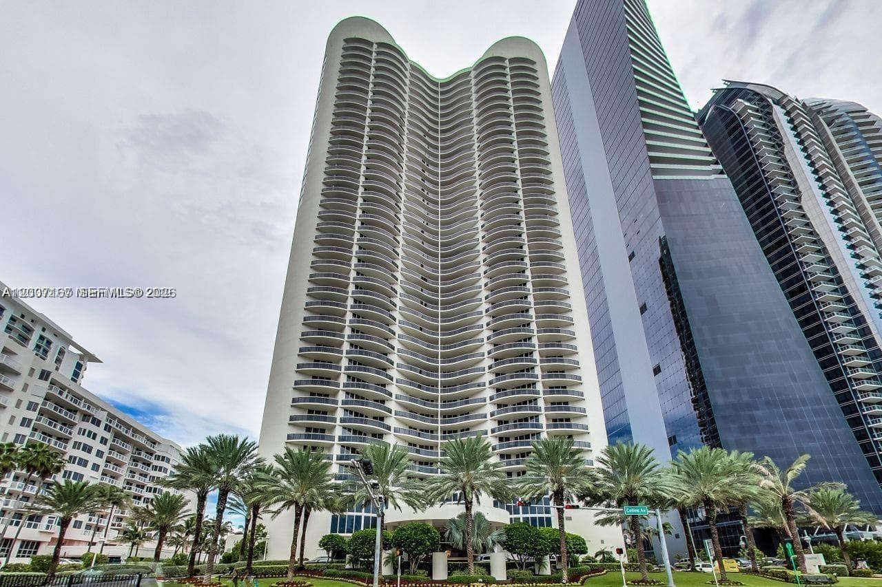 17201 Collins Ave # 2305, Sunny Isles Beach FL 33160 — 41