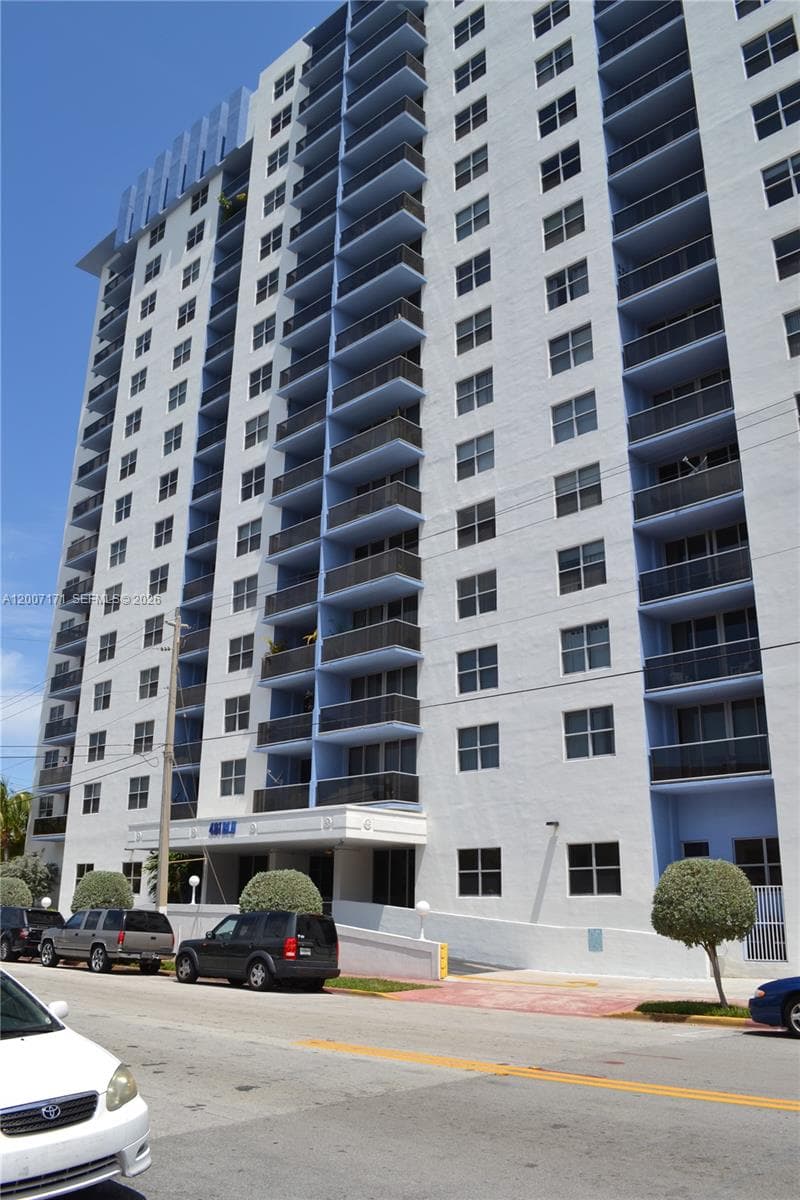 401 69th St # 1013, Miami Beach FL 33141 — 1