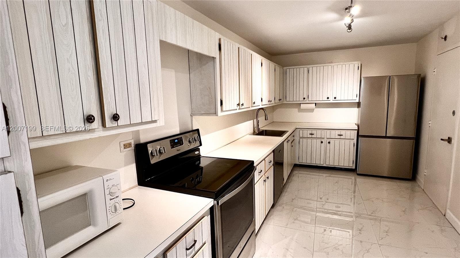 6039 Collins Ave # 520, Miami Beach FL 33140 — 5