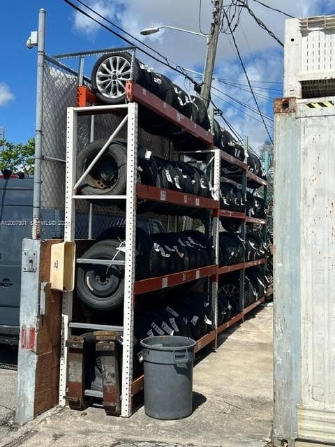 NW 47th St, Miami FL 33142 — 2