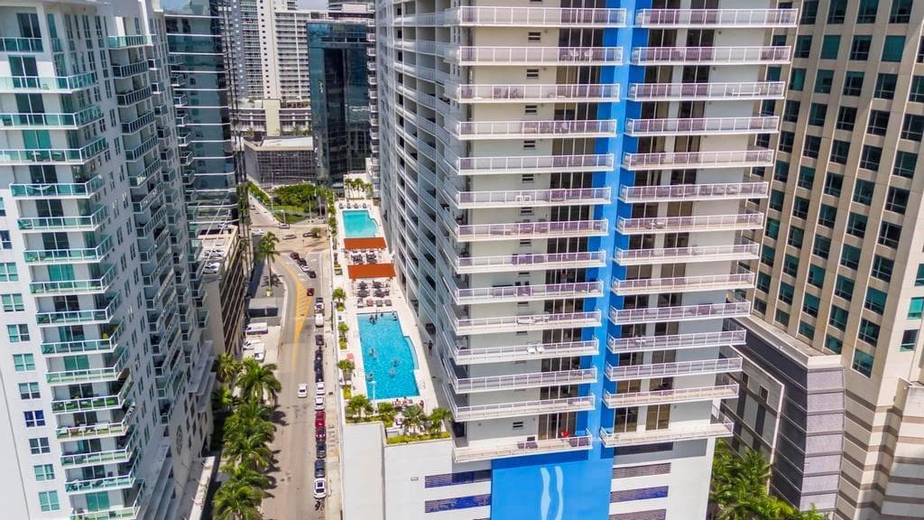 1200 Brickell Bay Drive # 3906, Miami FL 33131 — 2