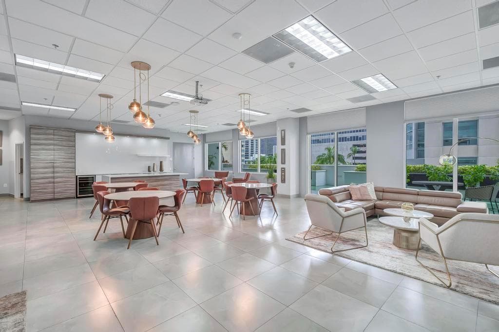 1200 Brickell Bay Drive # 3906, Miami FL 33131 — 20