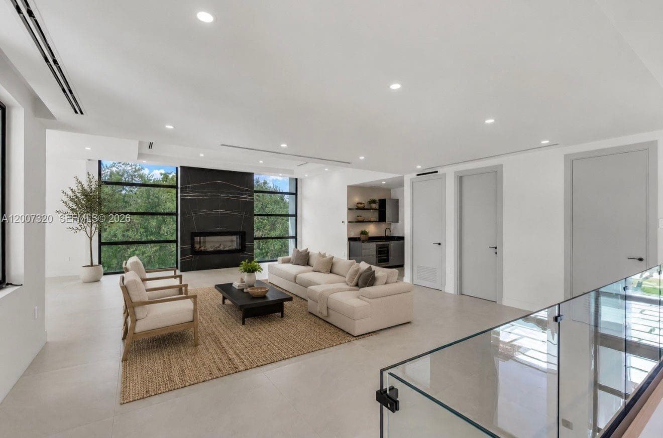 6290 Chapman Field Dr, Pinecrest FL 33156 — 25