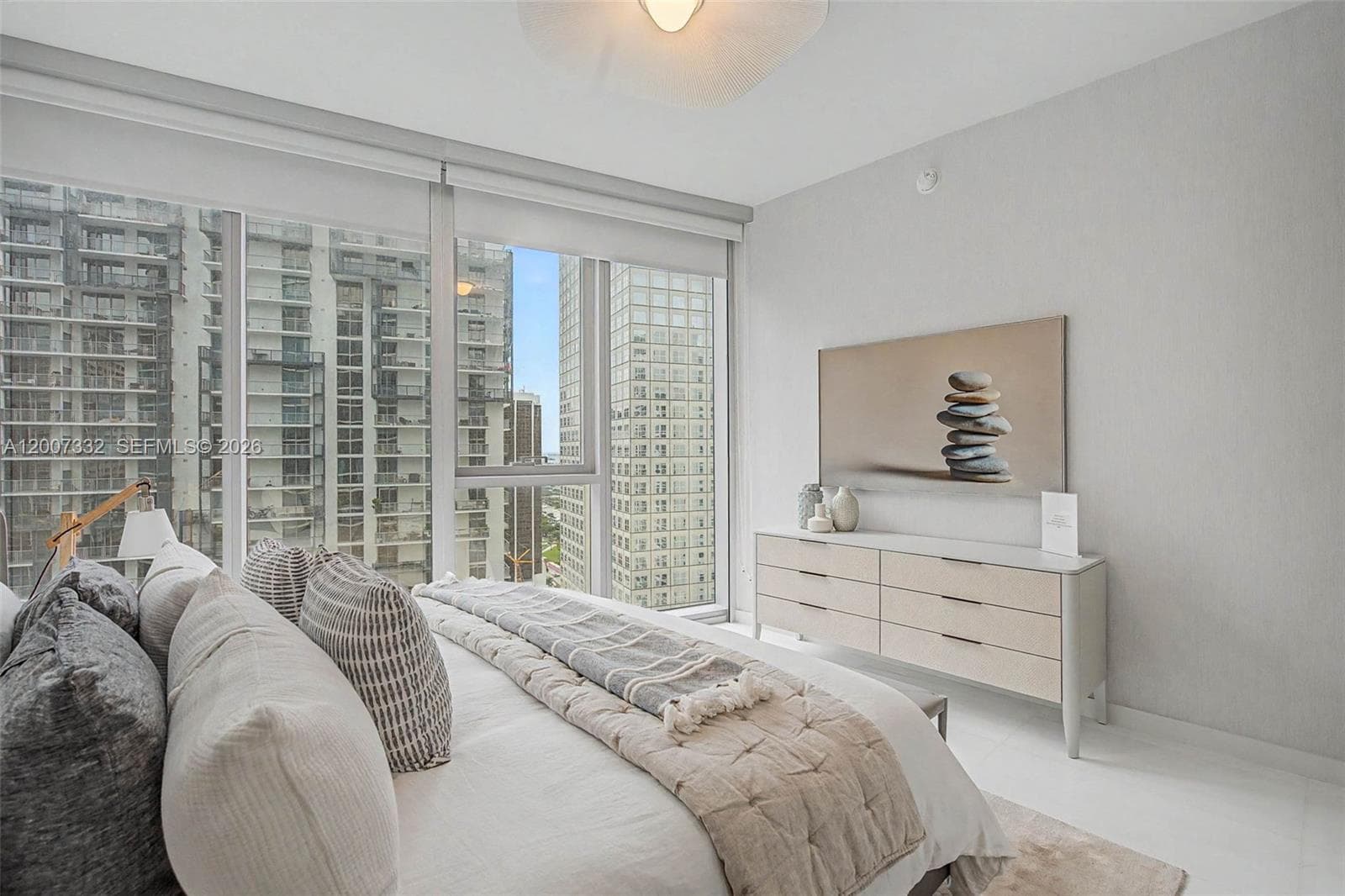 300 Biscayne Blvd Way # 3203, Miami FL 33131 — 33