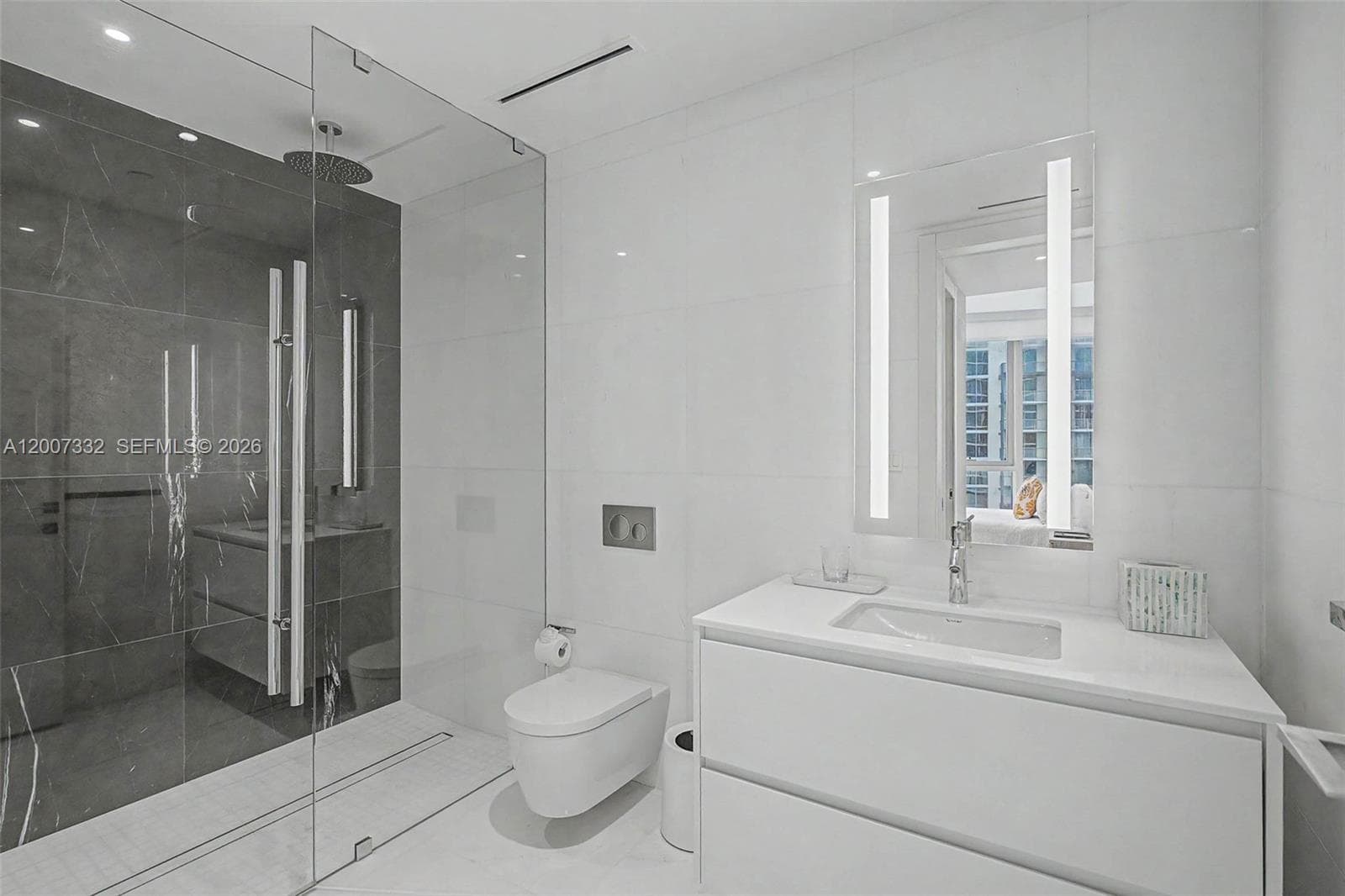 300 Biscayne Blvd Way # 3203, Miami FL 33131 — 29