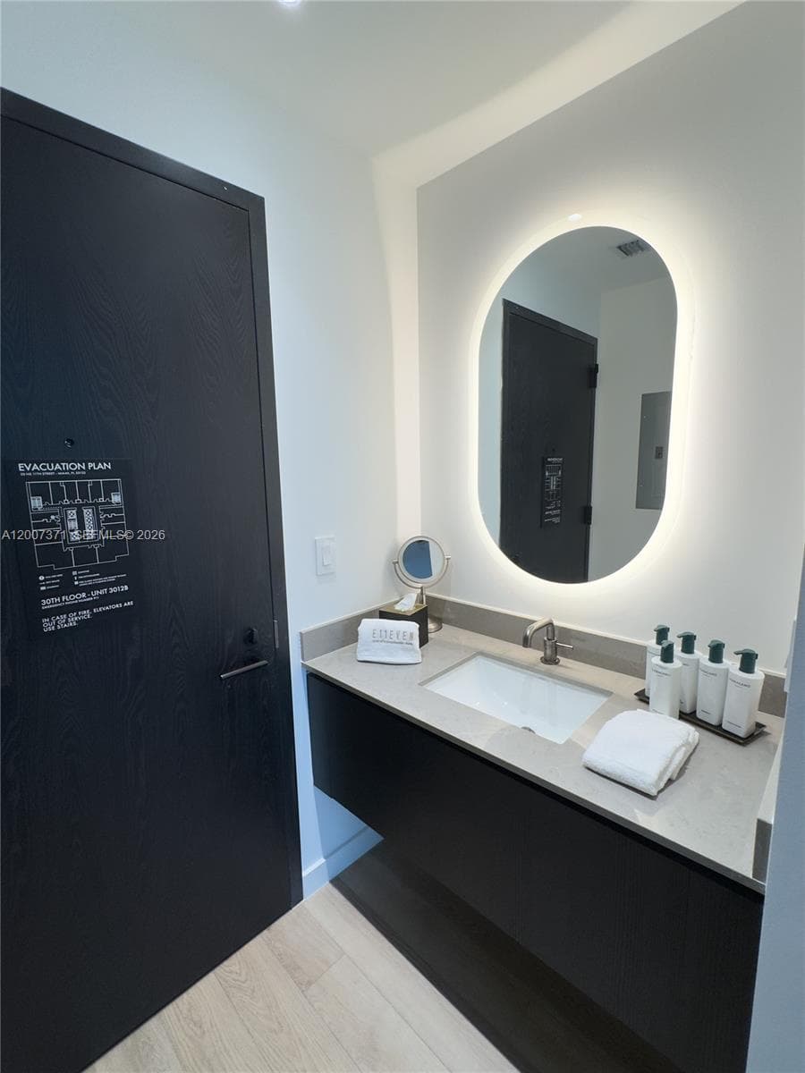20 NE 11th St # 3012B, Miami FL 33132 — 3