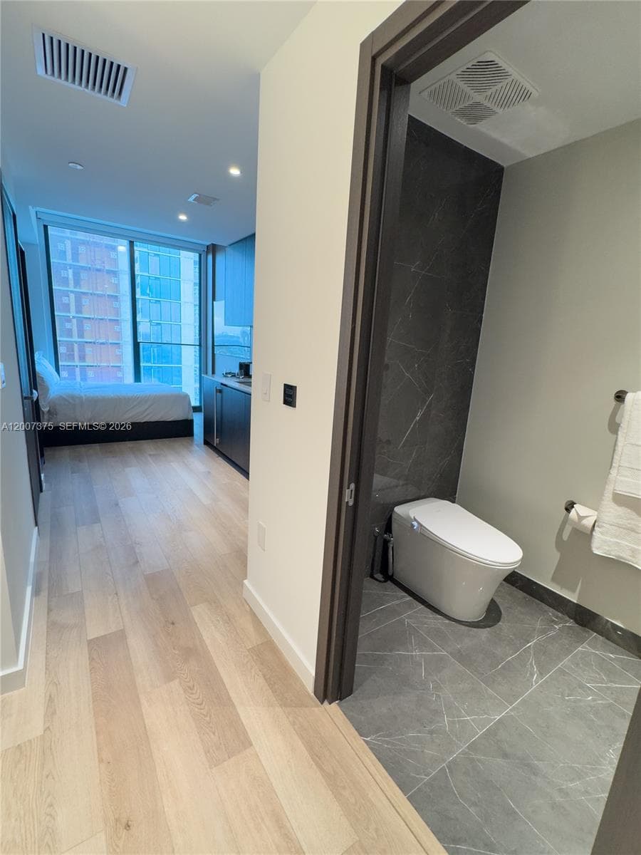20 NE 11th St # 3006B, Miami FL 33132 — 9