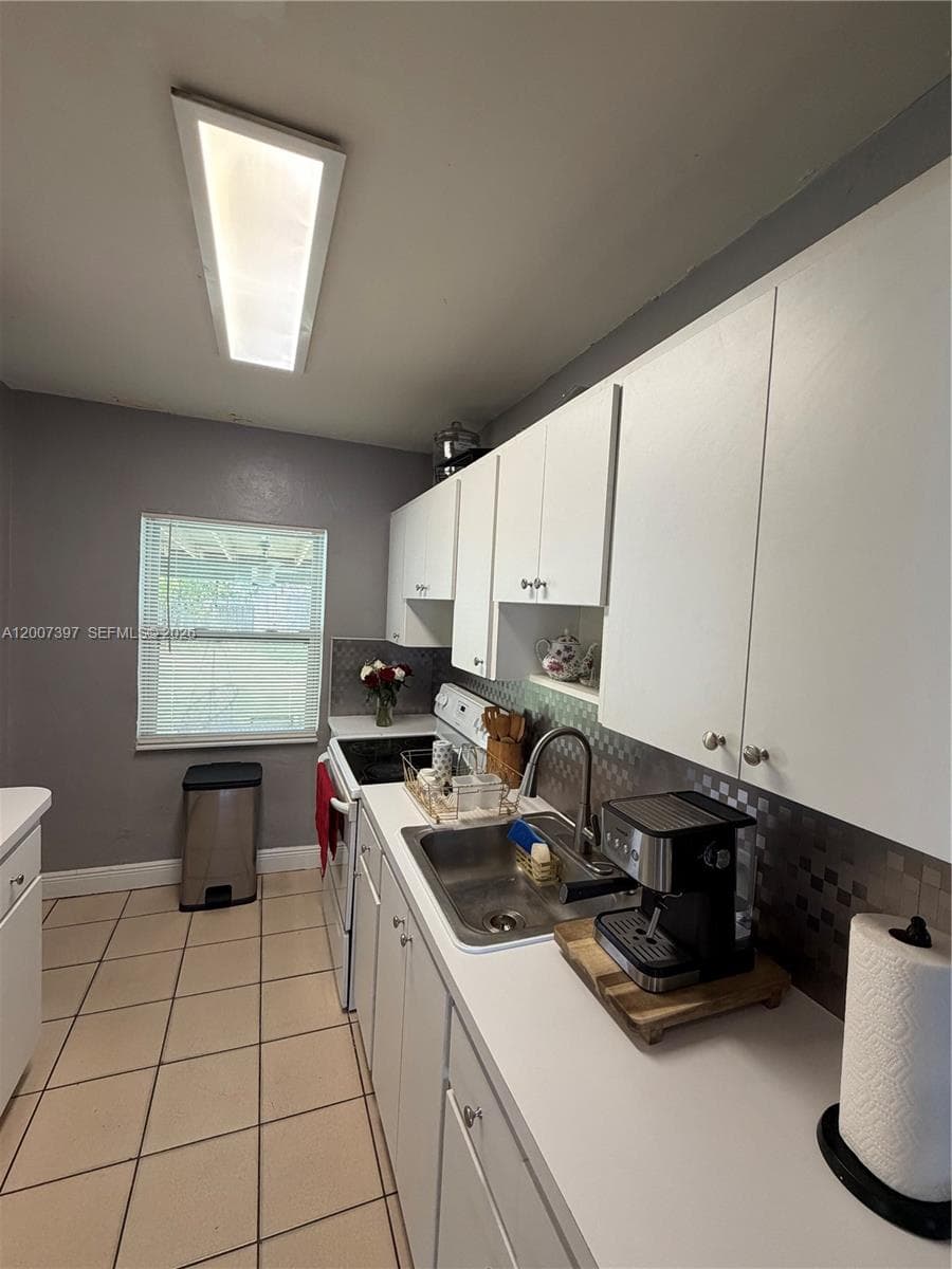 571 E 60th St, Hialeah FL 33013 — 7